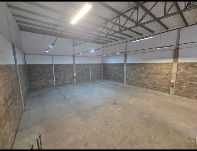 398M² WAREHOUSE TO LET IN MOUNT EDGECOMBE